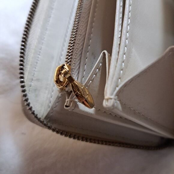 Authentic Louis Vuitton Vernis Enamal Patent Leather Zip Around Wallet - Picture 9 of 16